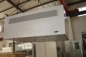 潔凈層流罩有風(fēng)機(jī)內(nèi)裝和風(fēng)機(jī)外接兩種，安裝方式有懸掛式和落地支架式兩種